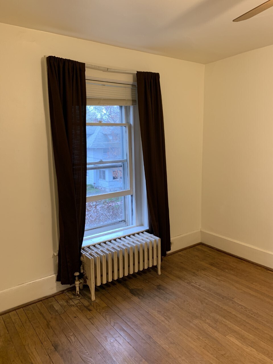 1BR/1BA Apartment | 625 sq ft | Open Central Living, Central AC & Storage | Unit 16 - Image 3
